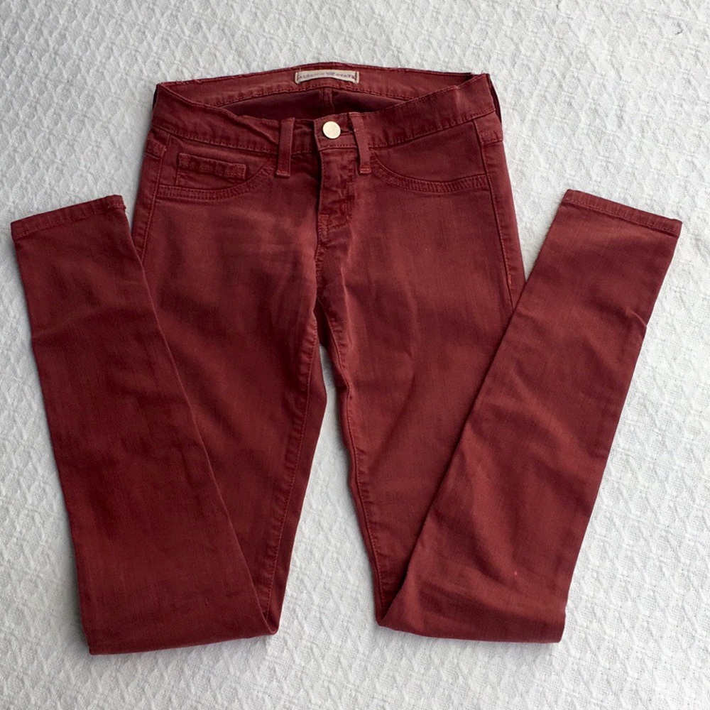SUPER SKINNY JEANS ALTER’D STATE MAROON JEGGINGS